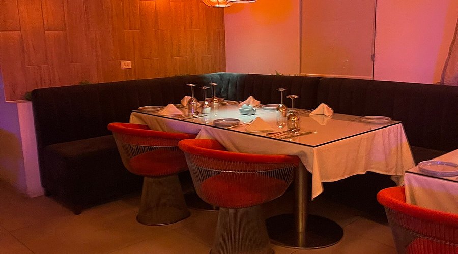 Couple enjoying Thai and Indian fusion at Mystic Thai Jamaica.
